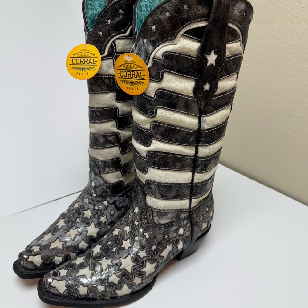 Corral Black and White Stars & Stripes Boots
